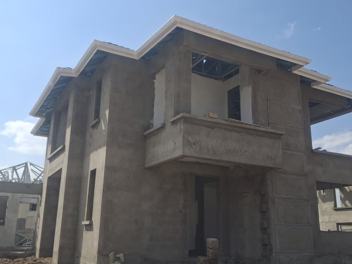 Kikuyu maisonette - roof frame and parapets