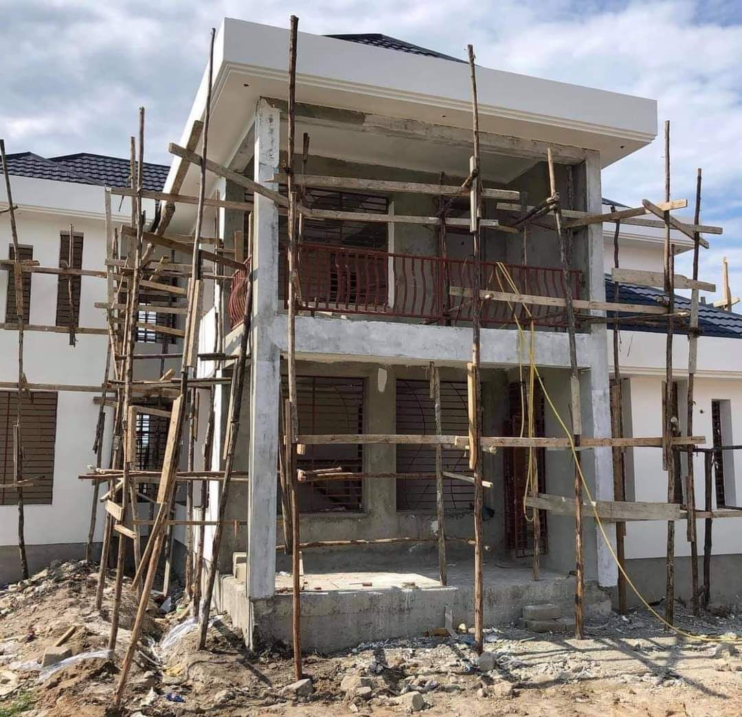 Kikuyu maisonette - painting under way